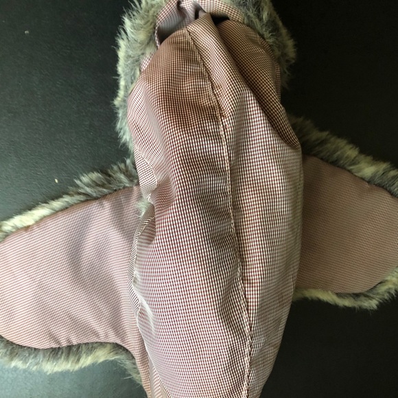 Men’s red and silver checkered furry winter hat - Picture 3 of 3